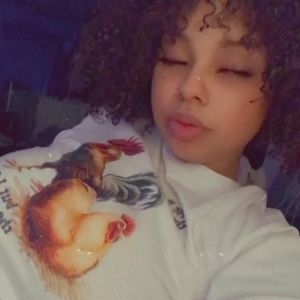 Meet your Posher, Elise